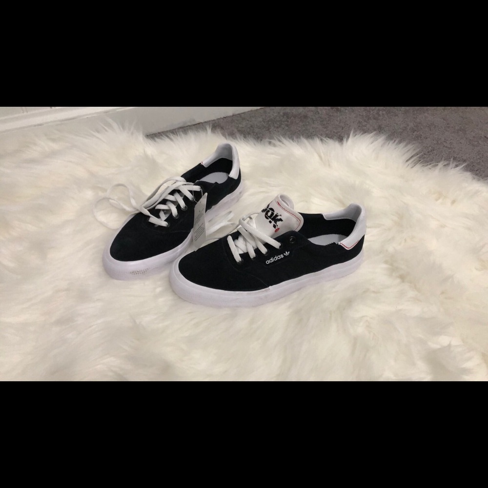 NWT. Zumiez 100k adidas. Men’s size 5.